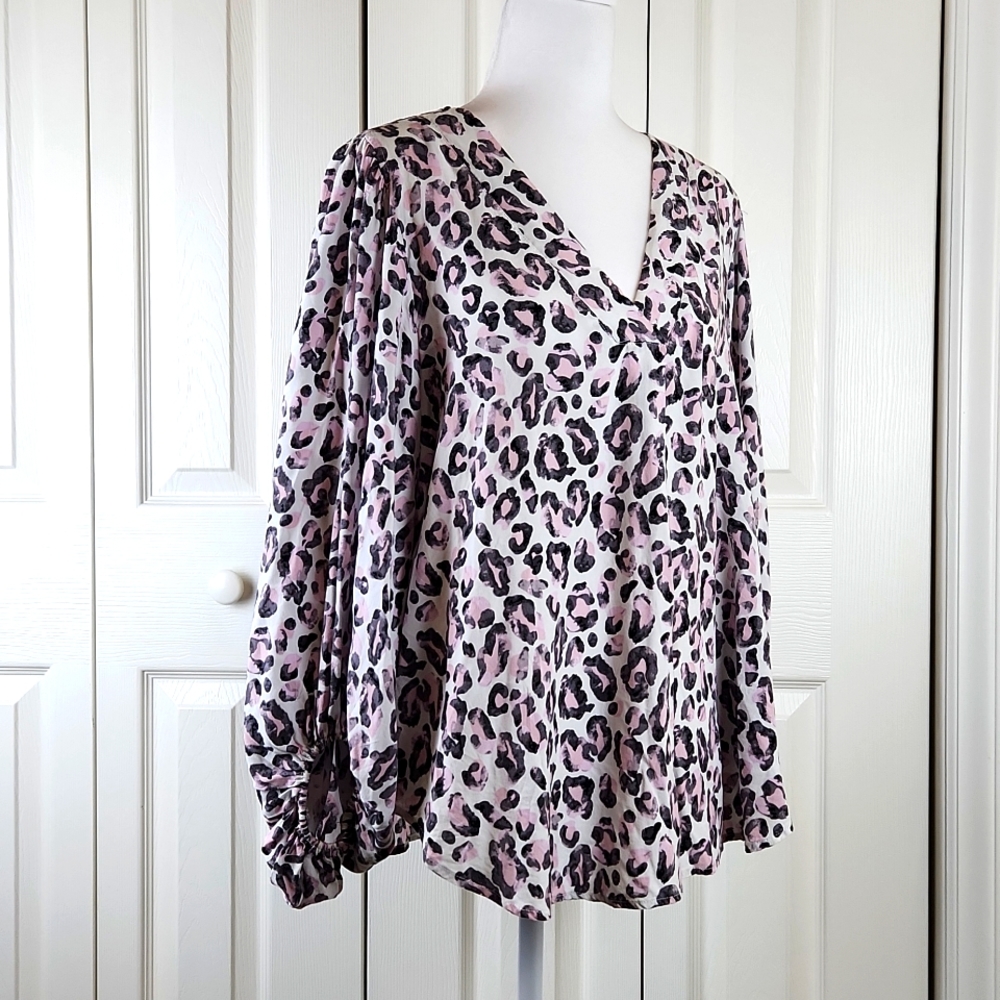 Perfectly Priscilla blouse M pastel leopard print gray and pink lantern sleeves